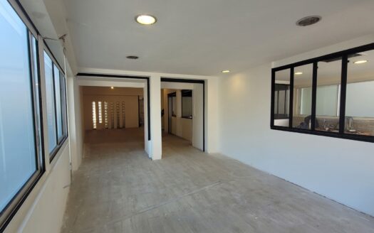 Local Commercial de 140 m²