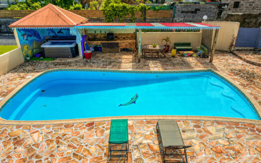 Villa F5 + Dépendance de 210 m²