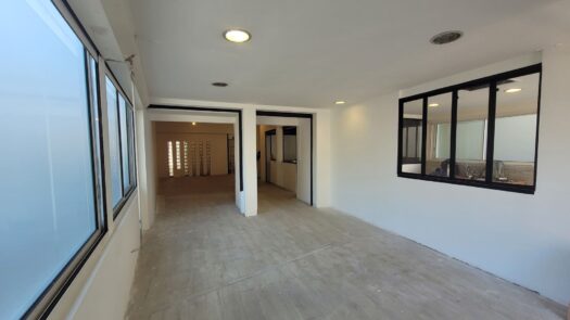 Local Commercial de 140 m²